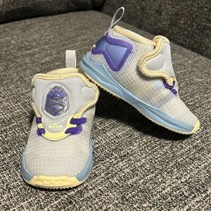 Nike Toddler Shoes - Size 6